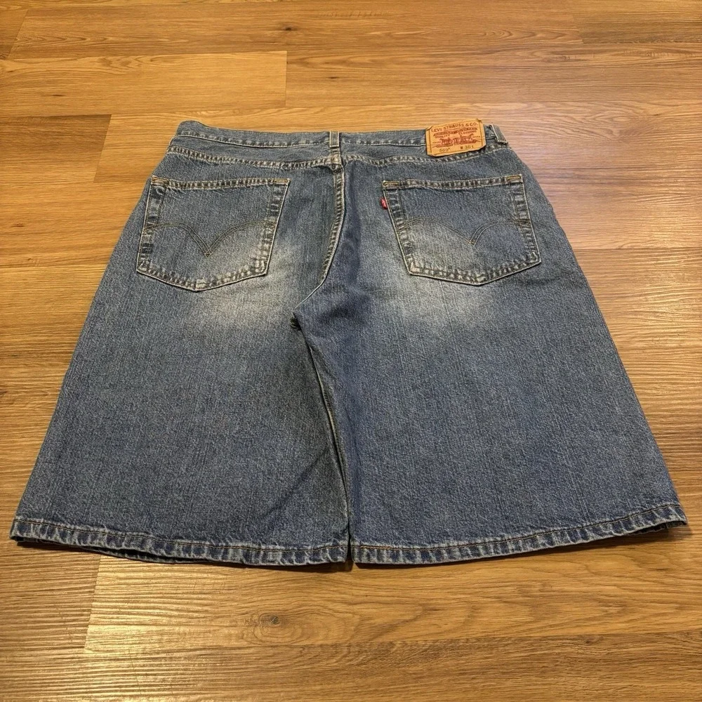 Levis preowned good